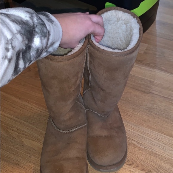 Chestnut Classic Tall Ugg’s - Picture 3 of 10